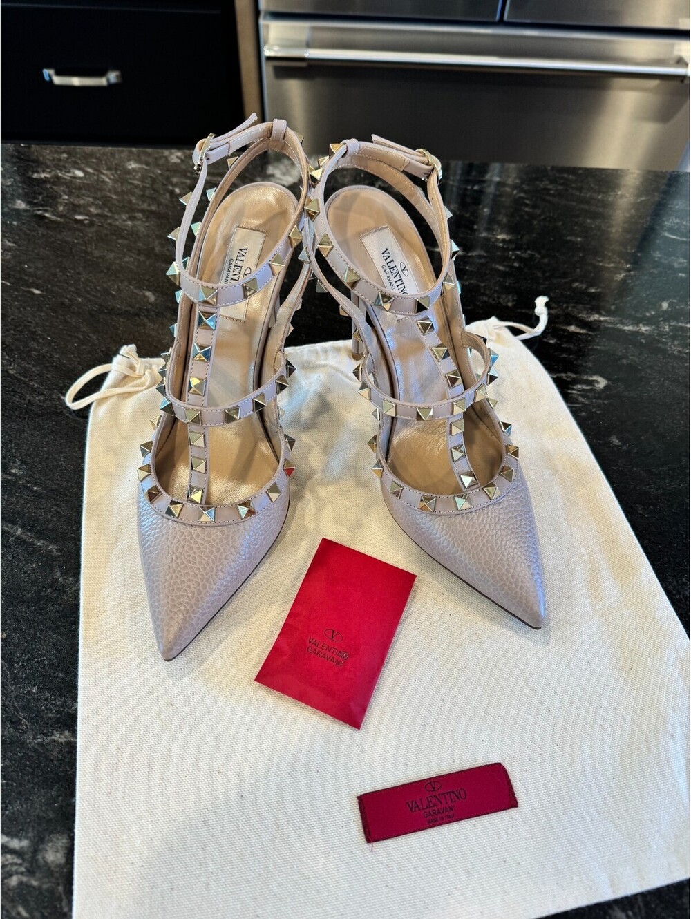 NEW Valentino Rockstud Ankle T-Strap Grainy Leather Poudre Pump Sz 39.5 EU